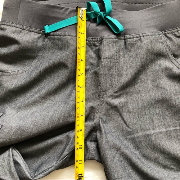 FIGS NWT KADE Grey Cargo Scrub Pants Nurse Doctor Scrubs Work Hospital - Picture 8 of 13